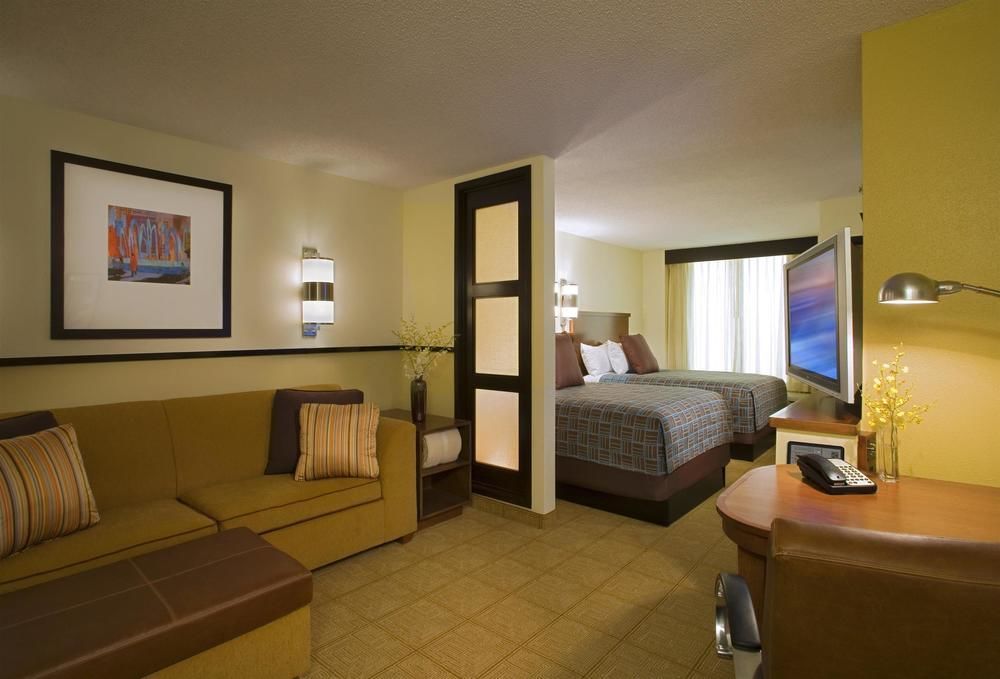Comfort Suites Milwaukee West Esterno foto